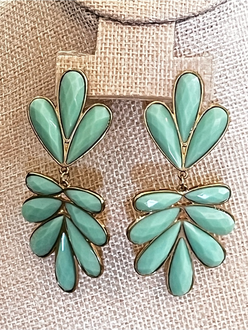 Stunning ‘Tiffany Blue’ Retro Teardrop Dangle Earrings - Women's Jewelry